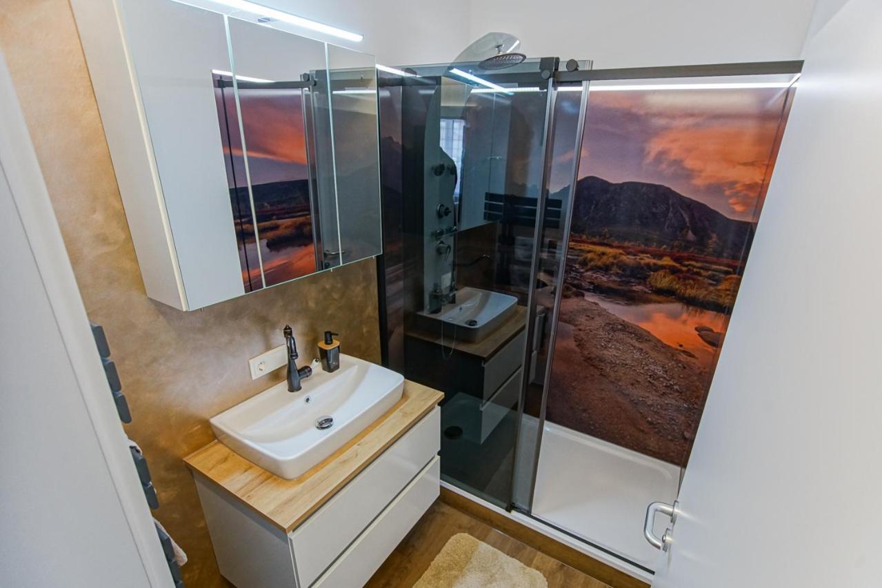 Auszeit Steiraland 8 Mit Ueberdachten Balkon Und Parkplatz Leoben  Extérieur photo